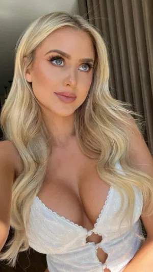 Camila01235, 24 years old from United Kingdom