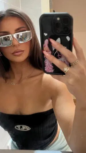 Billie365, 24 years old from Ireland