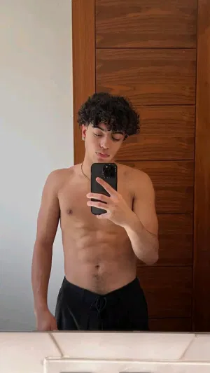 DJx, 19 years old from Australia