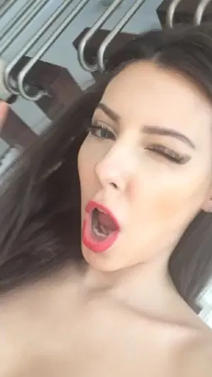 Alinayd, 19 years old from Austria