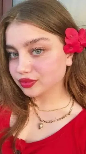 Sophia0023, 23 years old from France