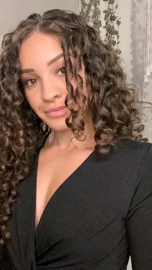 Lisa563, 23 years old from United Kingdom