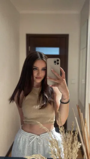 Kayla111, 22 years old from Spain