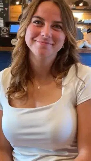 Phyllis356, 23 years old from United Kingdom