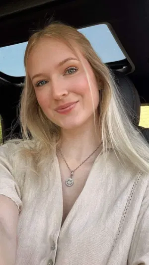 Vanessa001, 23 years old from Canada