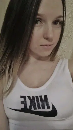 Emily786, 23 years old from France