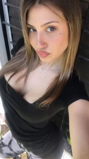 Laurie453, 23 years old from Canada