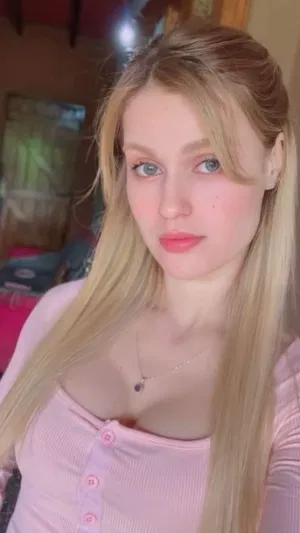 Deja, 23 years old from United Kingdom