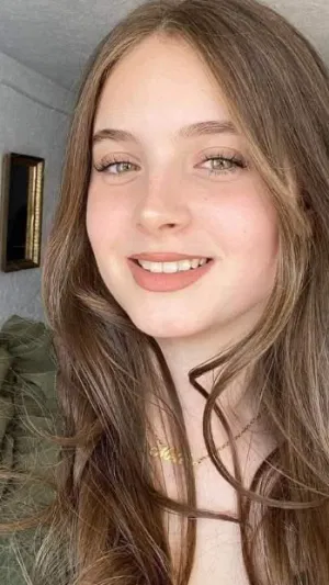 Carley, 23 years old from United Kingdom