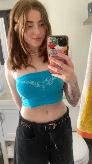 angela45sfdxfvghh, 20 years old from United States