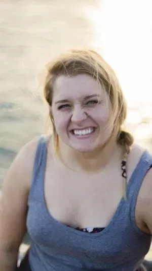 angela45sfdxfvgghh, 21 years old from United States