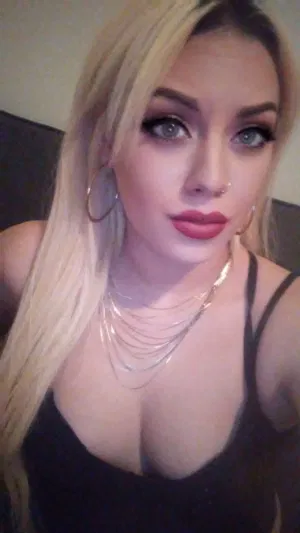 Bleubrutalrose, 30 years old from United States