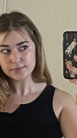 angela45sfdxfvggg, 20 years old from United States