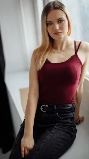 Charli1124, 22 years old from United Kingdom