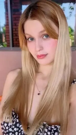 Elizabeth785, 23 years old from United Kingdom