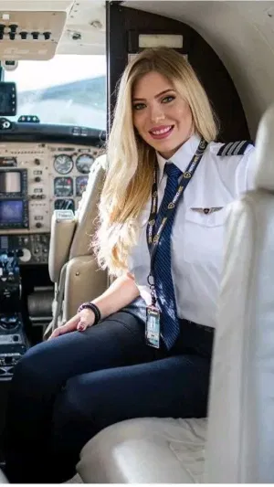 Arely35t4, 24 years old from Canada