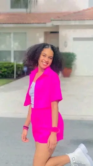 Mikaela54, 25 years old from Canada