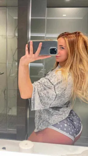 Khely21, 21 years old from United States