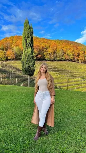 Destiny2258, 23 years old from Canada