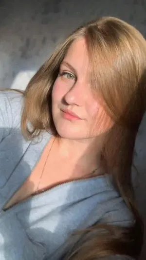 Eleanor459, 23 years old from United Kingdom