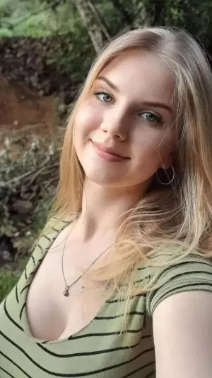 Lyric0014, 23 years old from Spain