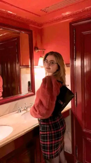 Amy343, 26 years old from Canada