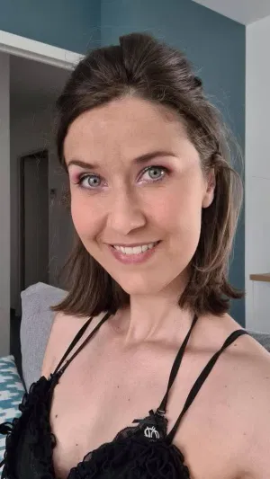 htretr22, 23 years old from United Kingdom