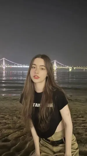 Carla697, 23 years old from France