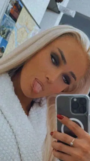 Tonya574, 23 years old from United Kingdom