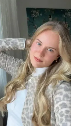 Liana0025, 22 years old from United Kingdom