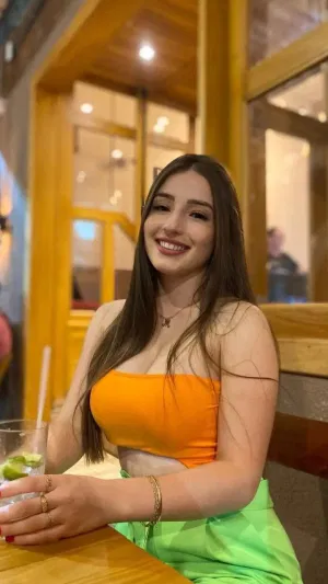 Luisa0025, 23 years old from France