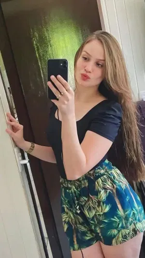 Lyra001425, 22 years old from Canada