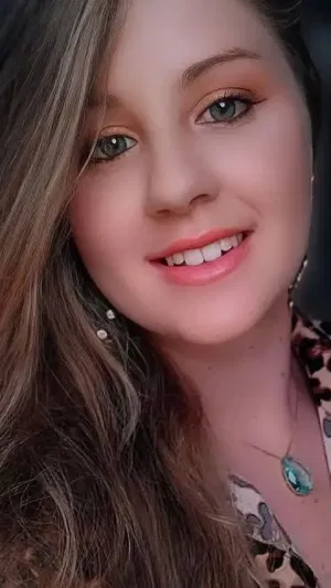 Leyla0000, 23 years old from Canada