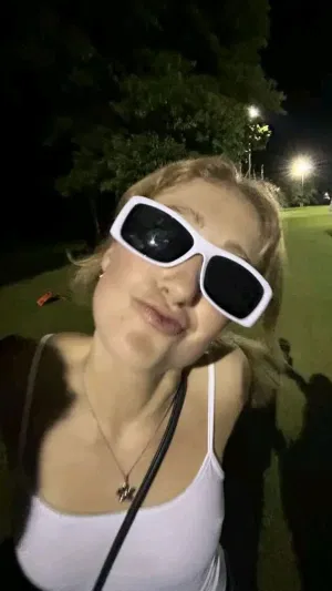 Melanie574, 23 years old from United Kingdom