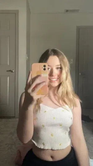 Emelie33, 22 years old from United Kingdom