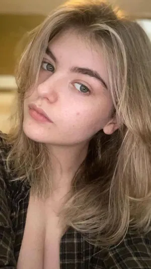 Debbie458, 23 years old from Canada