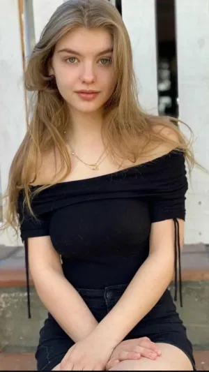 Dolores478, 23 years old from Canada