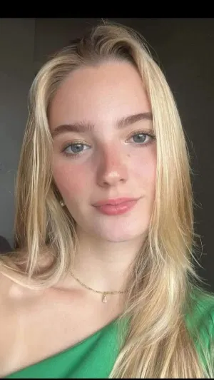 Dana457, 23 years old from United Kingdom