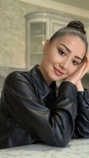 Brigitte33, 22 years old from United States