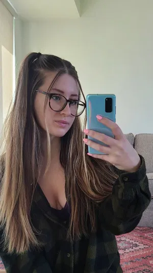 Alison5g, 22 years old from United Kingdom