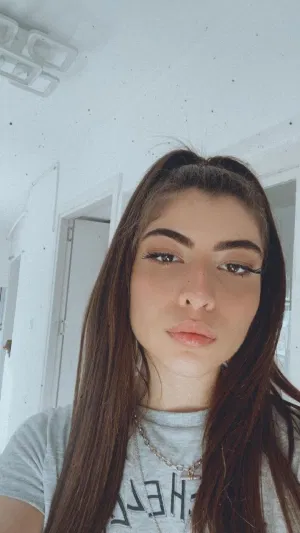 Alina_lpoez4-93, 22 years old from United States