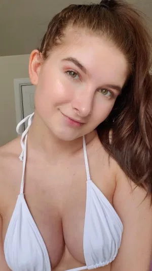 Merina34, 22 years old from United Kingdom