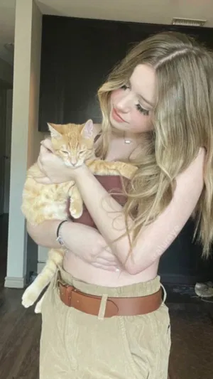 Lamiya_007, 19 years old from United States