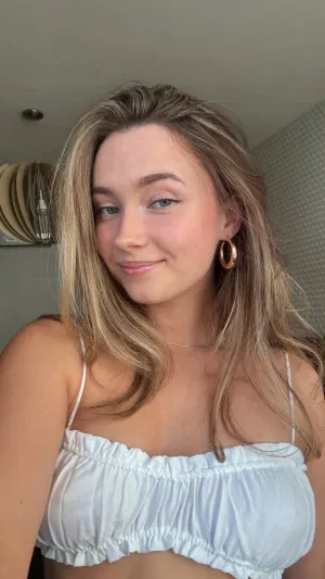 F19, 19 years old from United Kingdom