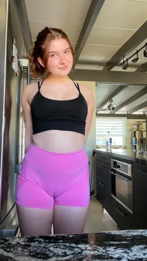 Merina2324, 23 years old from United Kingdom