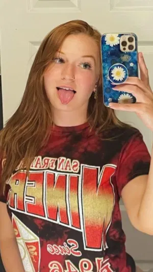 Ella_7012, 20 years old from United Kingdom