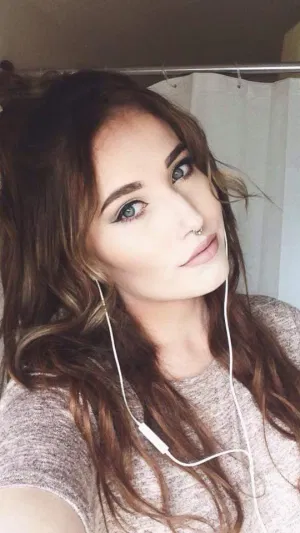 Jannyl1, 20 years old from Canada