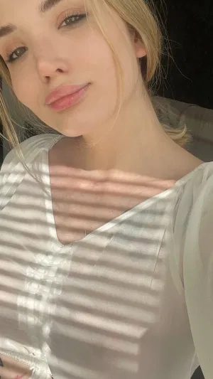 Queen464, 20 years old from United States