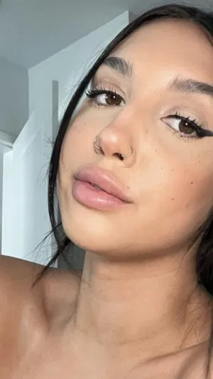 Alenaplay11, 25 years old from United States