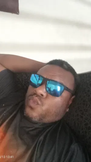 Mav, 39 years old from Nauru